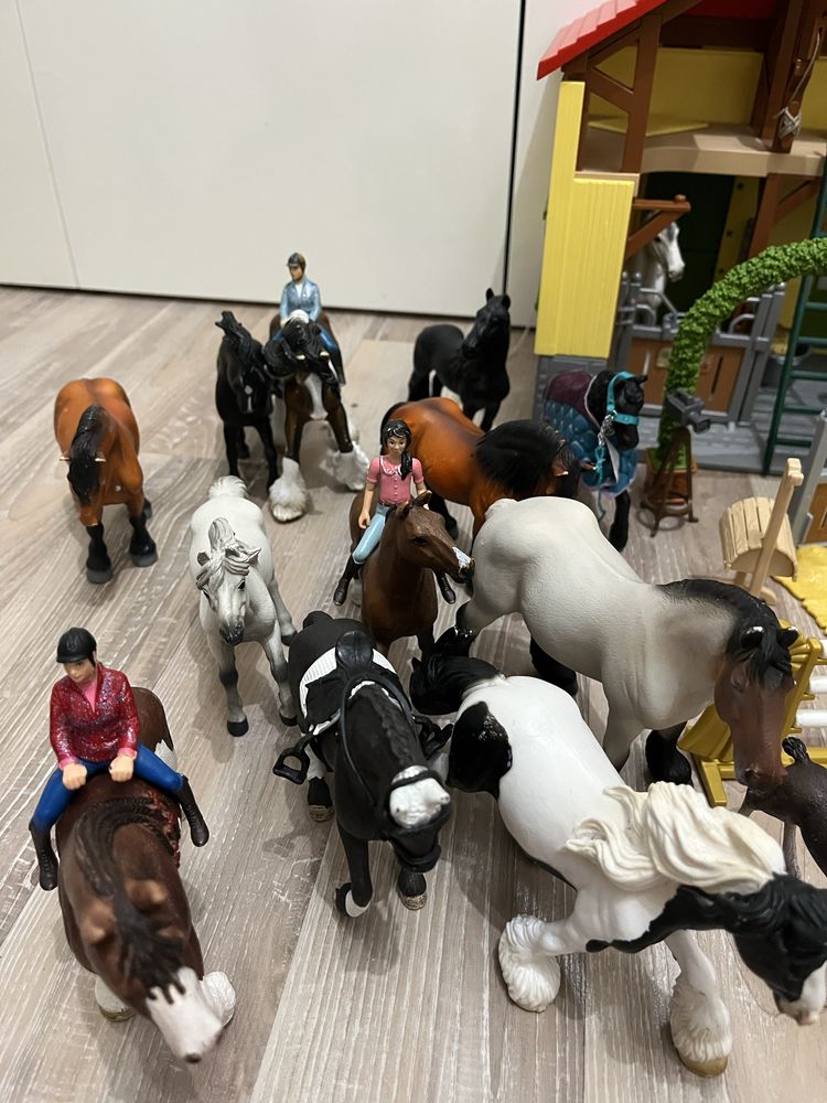 Sprzedam duży zestaw koni schleich