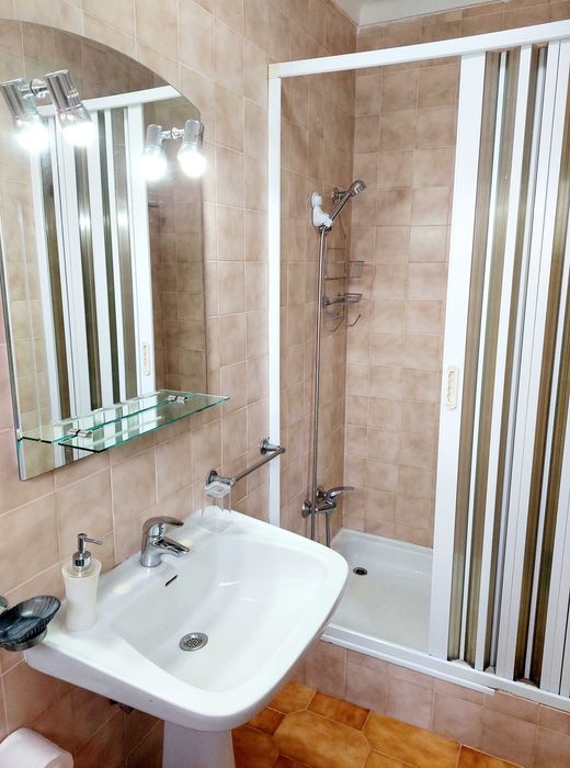 Louças sanitárias, Espelhos, Lavatórios, Esquentador e mais