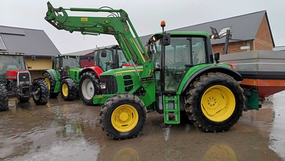 Ciągnik John Deere 6130 z ładowaczem John Deere