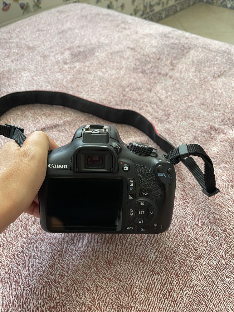 Máquina fotográfica Canon EOS 1300D