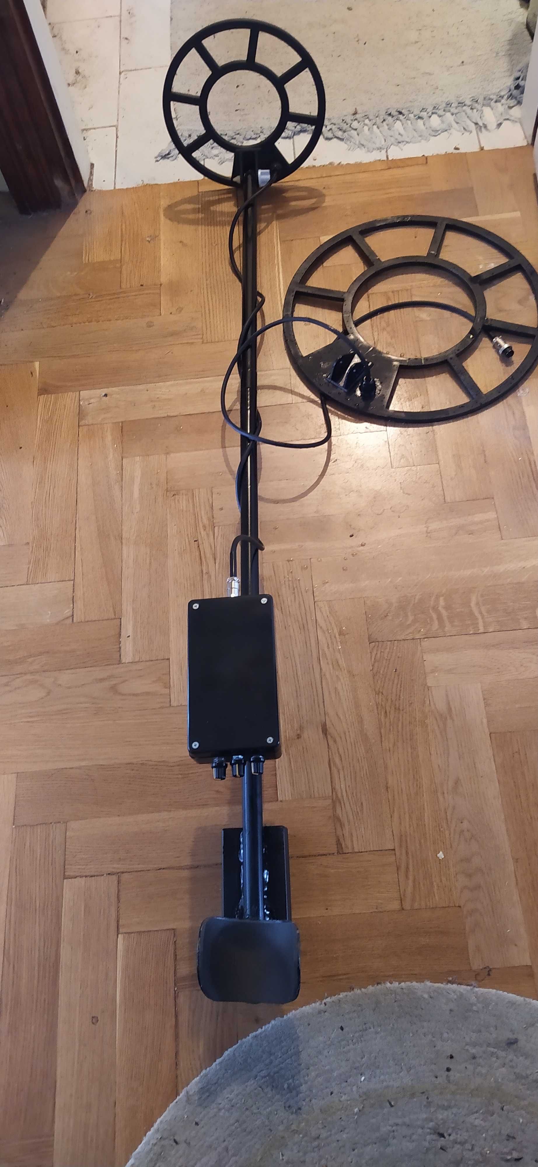 Wykrywacz metali o dużym zasięgu PI AVT-5196