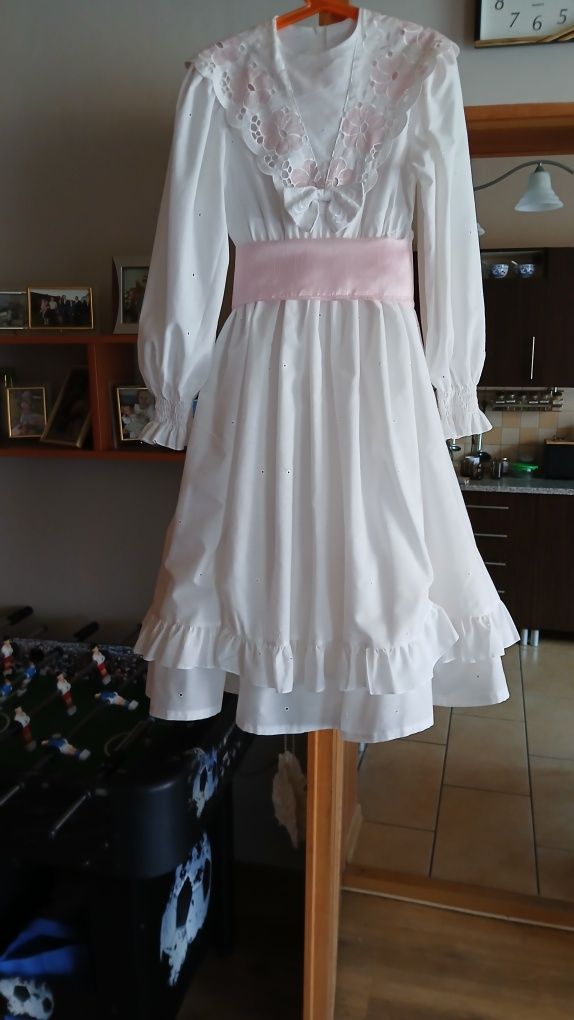 Sukienka biała wizytowa r 134/146