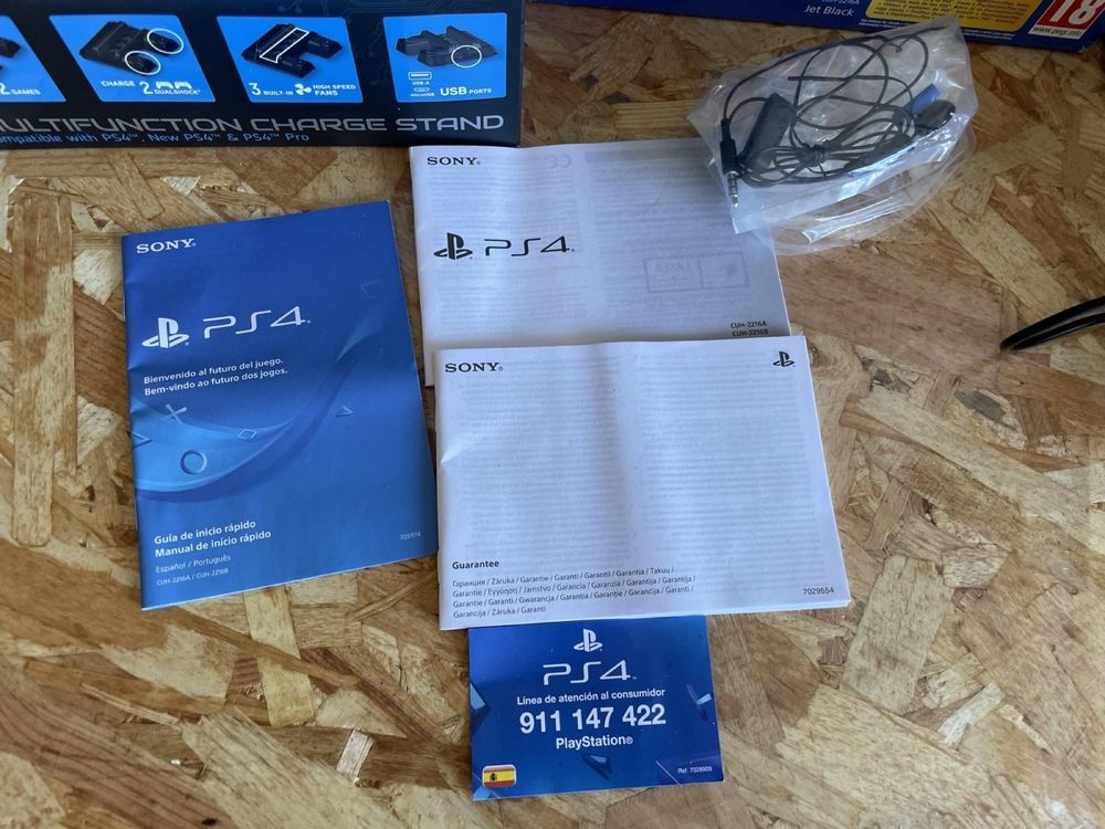 PS4 Slim com base de ventilação e carregamento