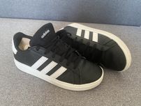 Продам кроссовки adidas