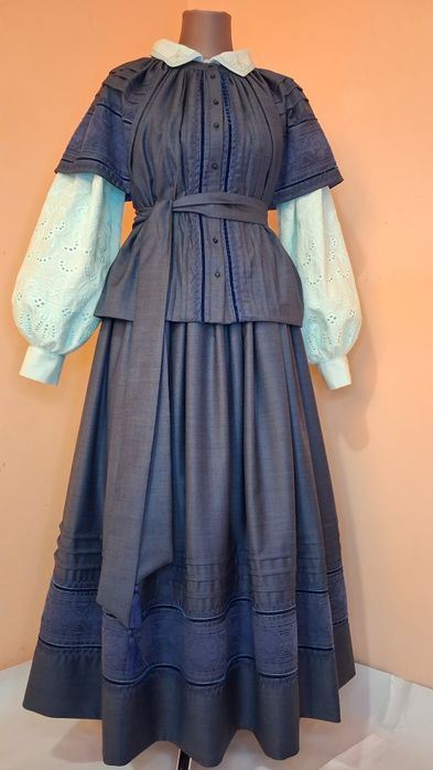 Спідниця та жакет. Костюм в українському стилі