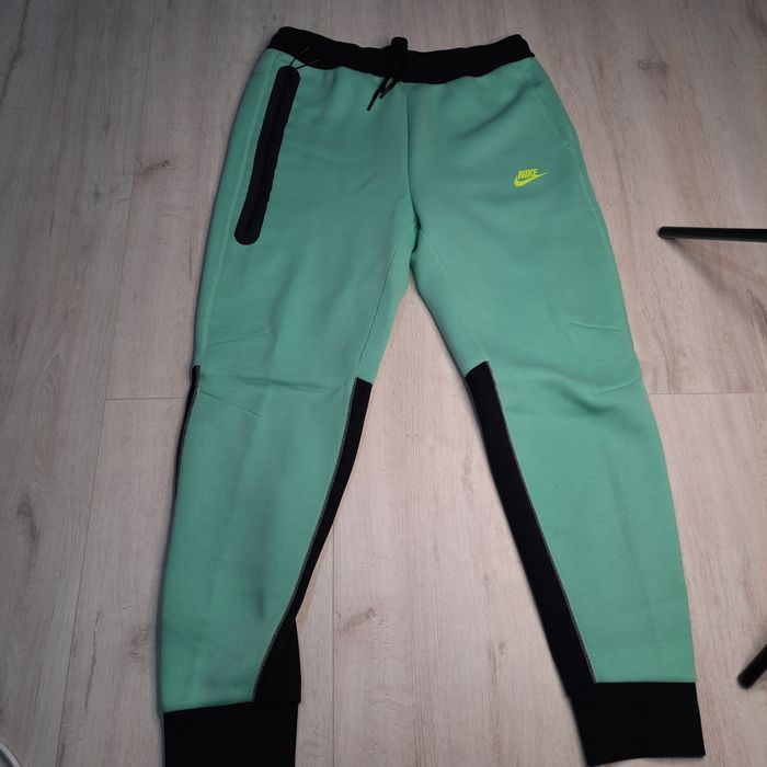 Штани Nike Sportswear Tech Fleece HF4433-349