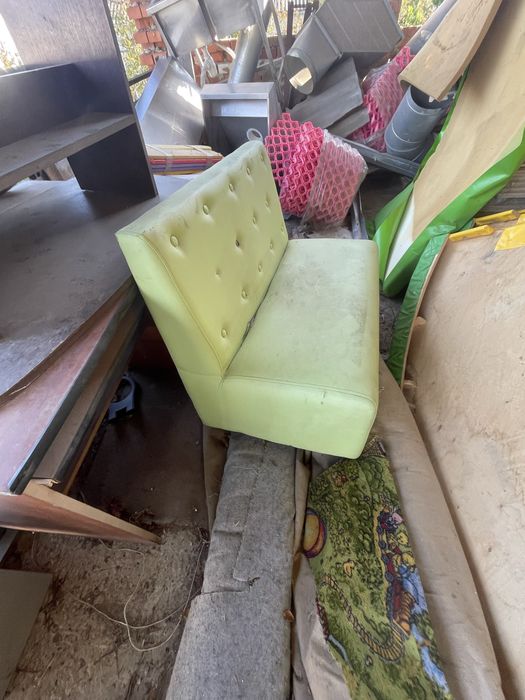 Дивани  різних кольорів