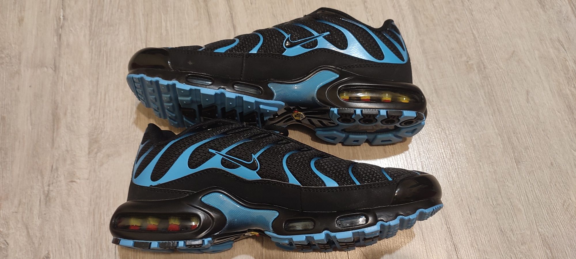 Nike Air Max Plus Black/University Blue – Gradient