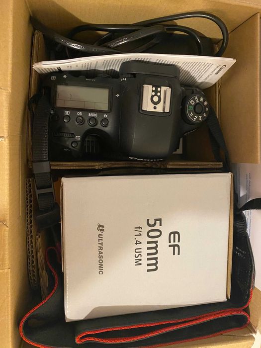 Canon EOS 6D Mark II   +  Canon EF 50mm f/1,4 USM