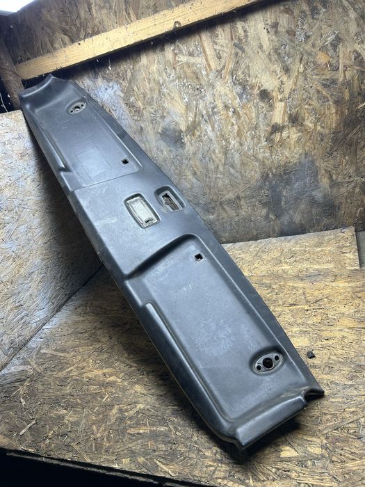 Козирок Mercedes w123 Мерседес