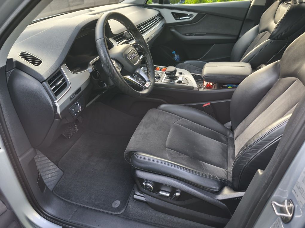 Audi Q7 salon Polska 7 osobowy.