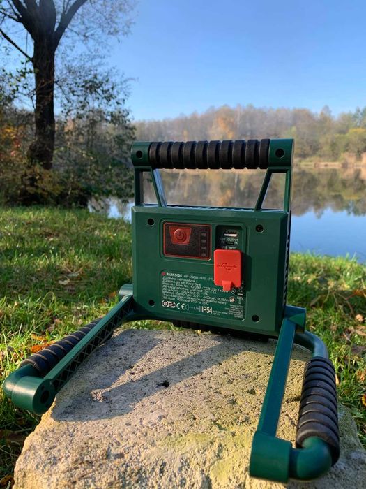 Акумуляторний світлодіодний прожектор із зарядним пристроєм Parkside