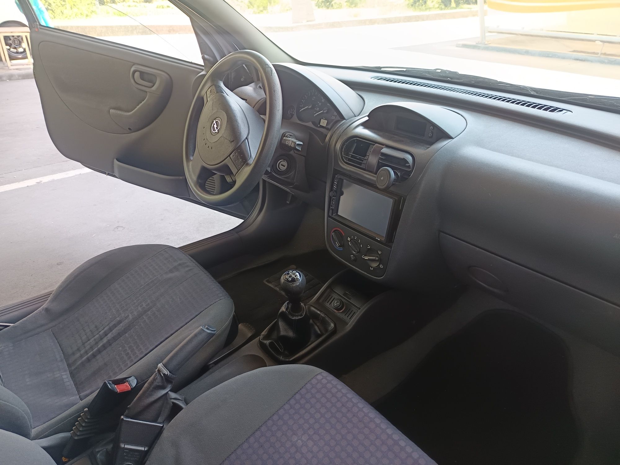 Troco por carro maior do mesmo ano pelo menos 2003