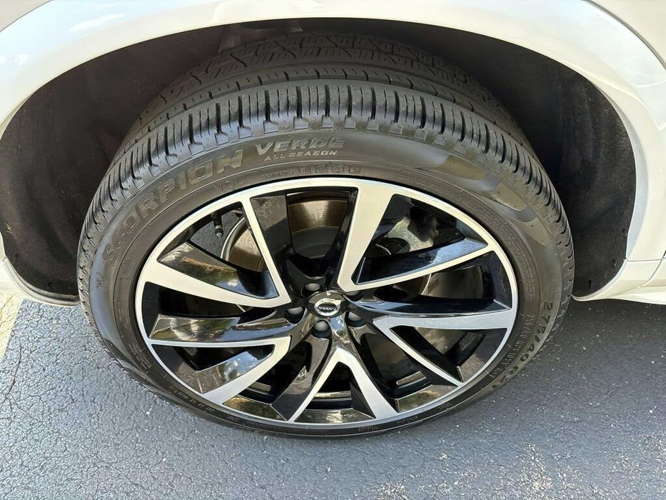 Volvo XC90      2023