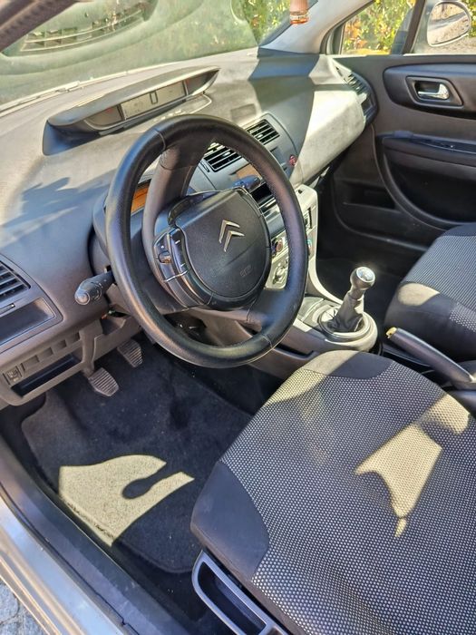 Citroën C4 2 ou 5 lugares