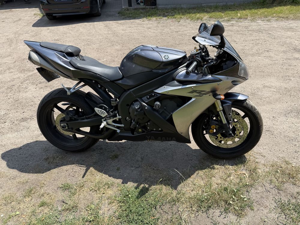 Motor Yamaha R1