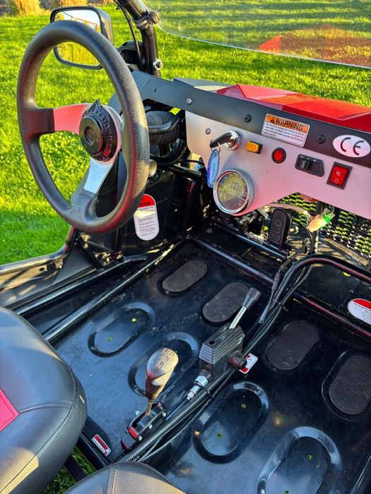 Buggy highper 250 z szybą.