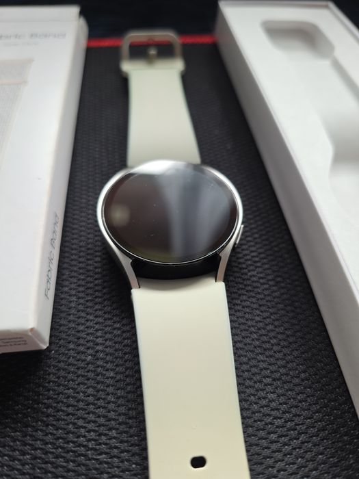 Samsung Galaxy Watch 6 40mm kolor: cream + dodatkowy pasek i ładowarka