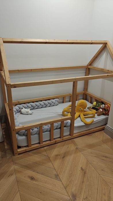 Łóżeczko domek z materacem
