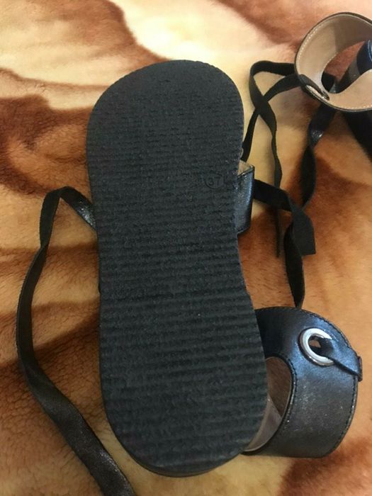 Кожаные босоножки