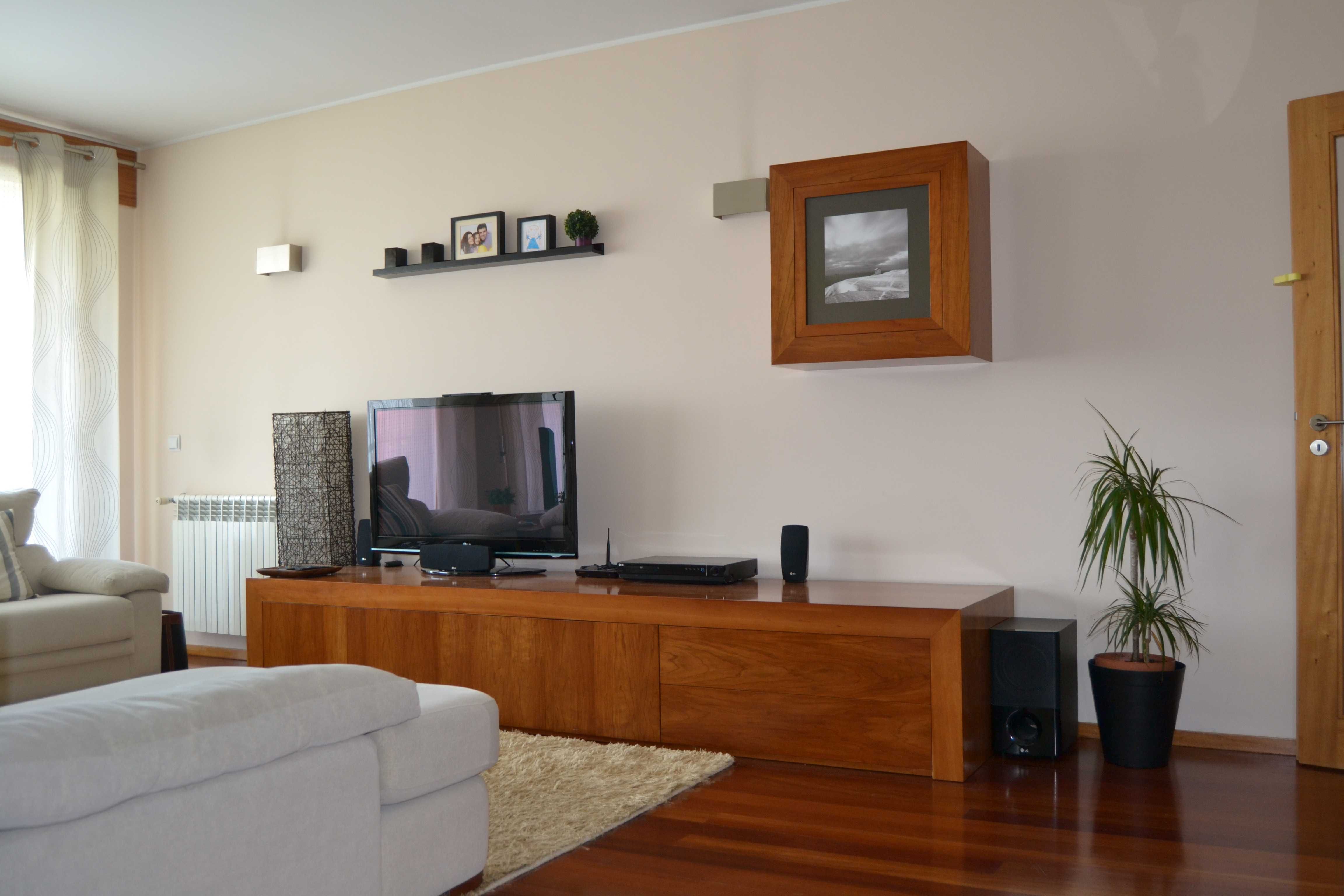 Mobilia de sala (Mesa/Cadeiras + Aparador + Móvel TV) e consola