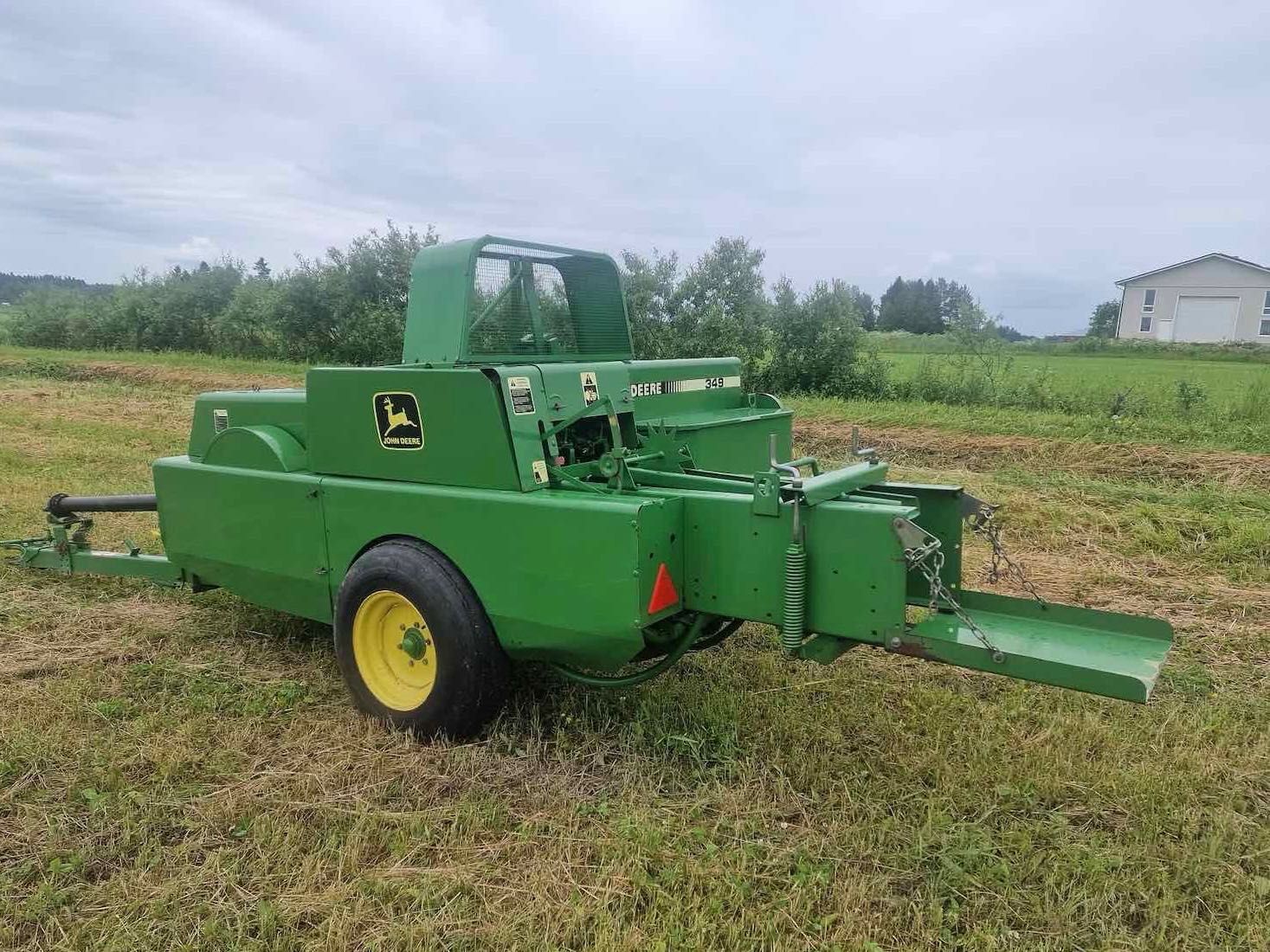 Прес-подборщик, прес-підбирач John Deere 349