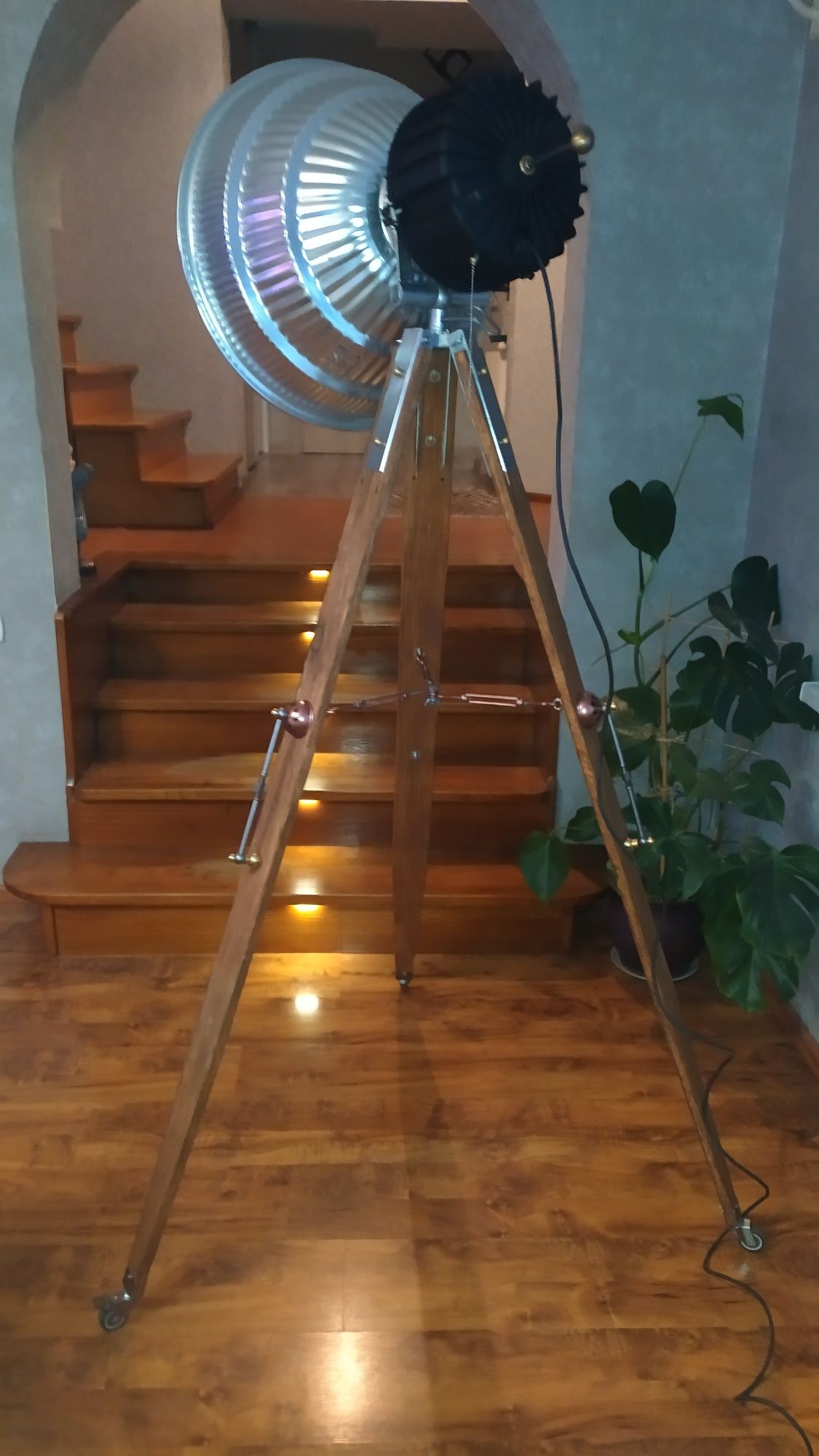 Lampa reflektor loft steampunk vintage na trójnogu vintage