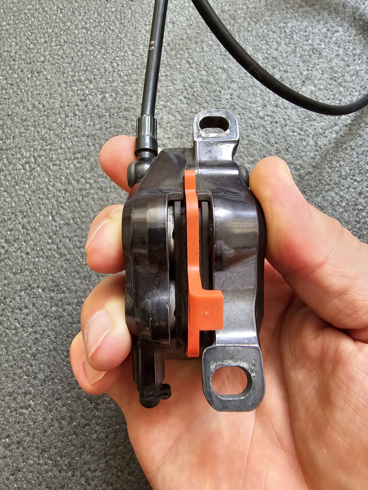 Тормоз передний Shimano Deore XT BL-M8100  M8120