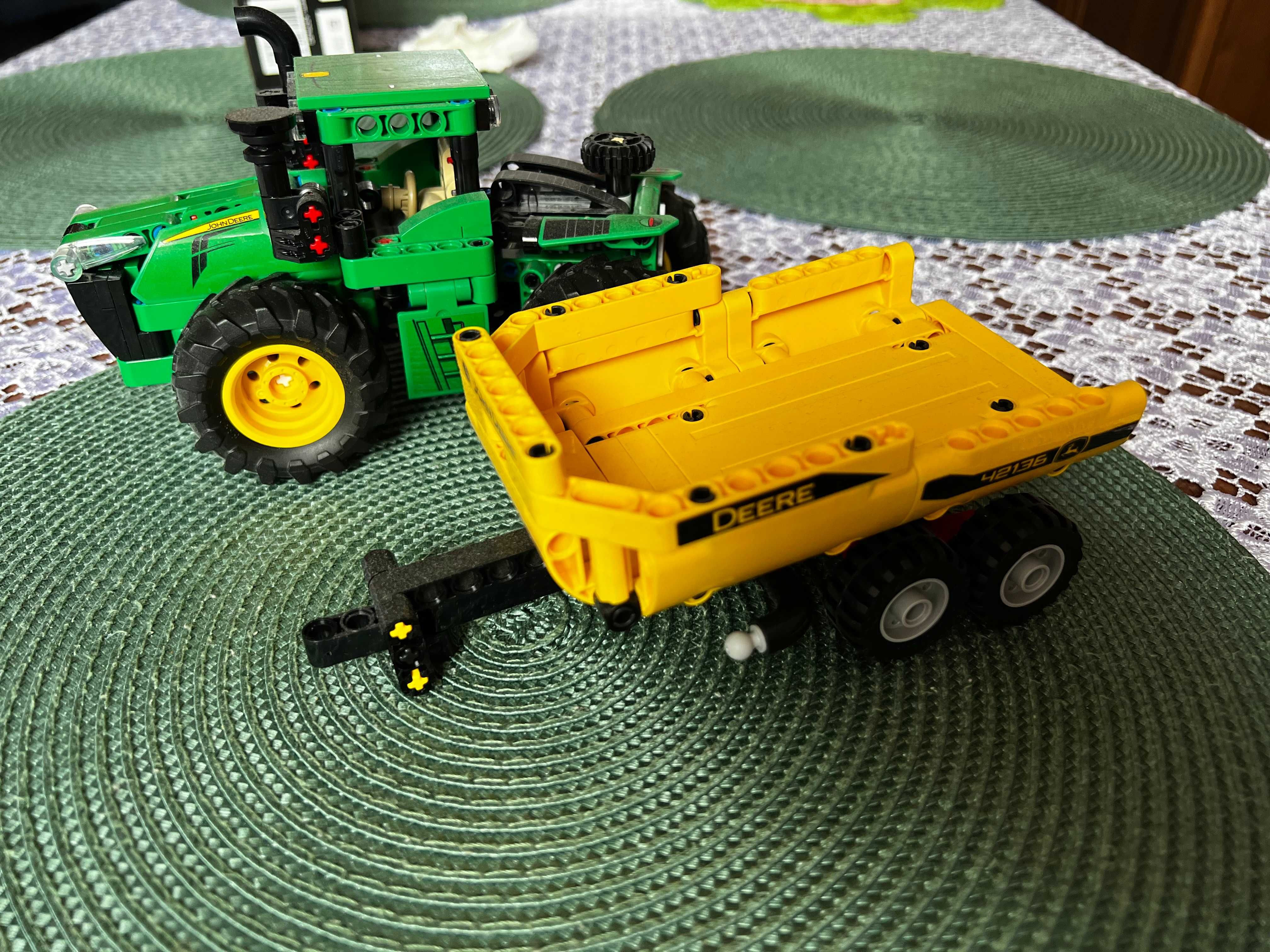 LEGO Technic Ciągnik Rolniczy John Deere (zestaw nr 42136)