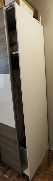Szafa garderoba z drzwiami przesuwnymi