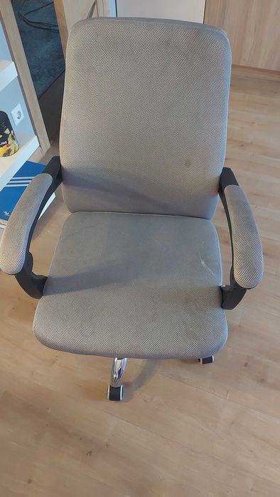 Fotel obrotowy używany