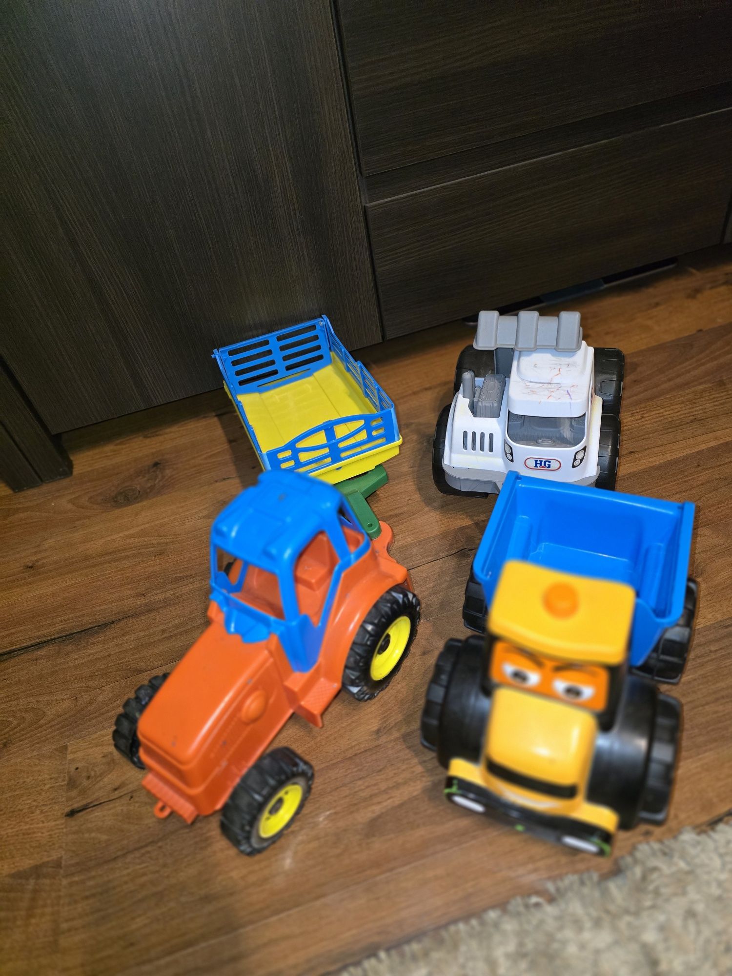 Duże samochody dla maluszka traktor