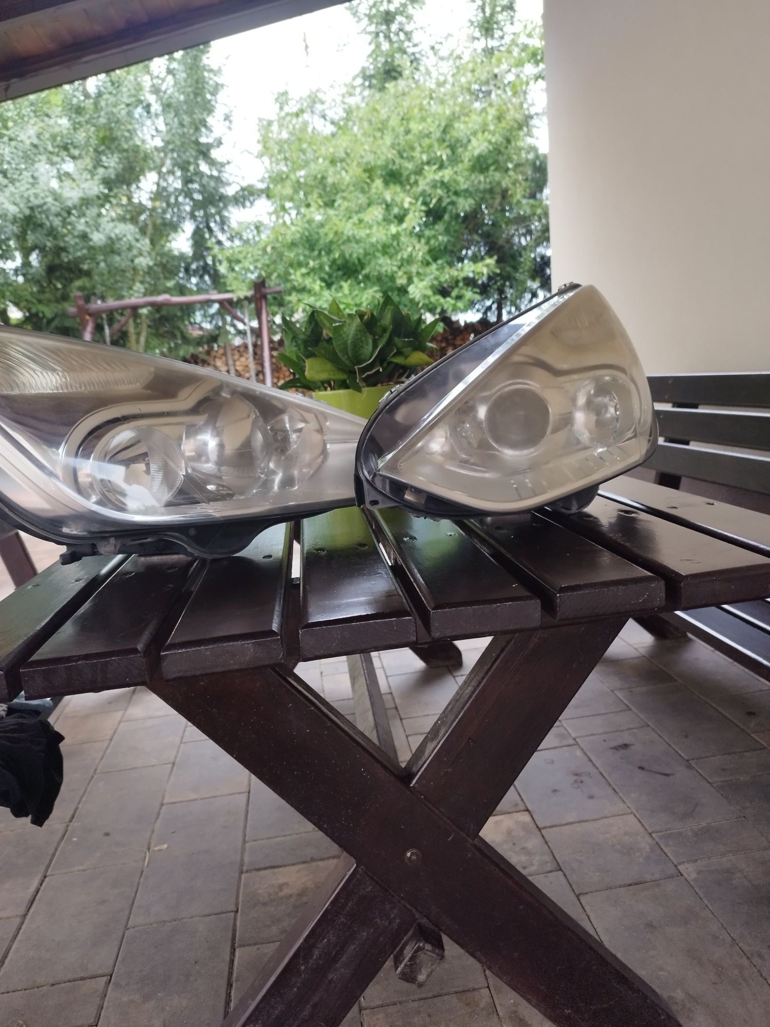 Witam mam  na sprzedaż przednie lampy z żarówkami Ford S-max Galaxy