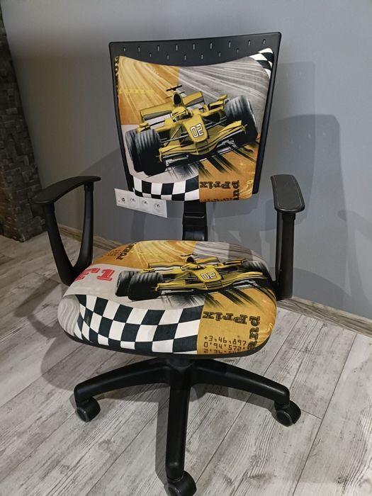 Krzesło obrotowe dla chłopca