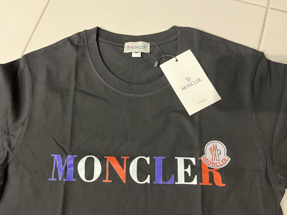 Футболка Moncler