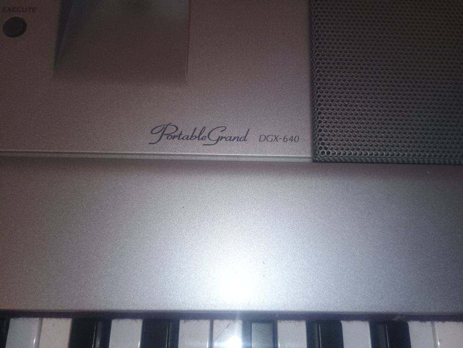 Piano Yamaha DGX-640