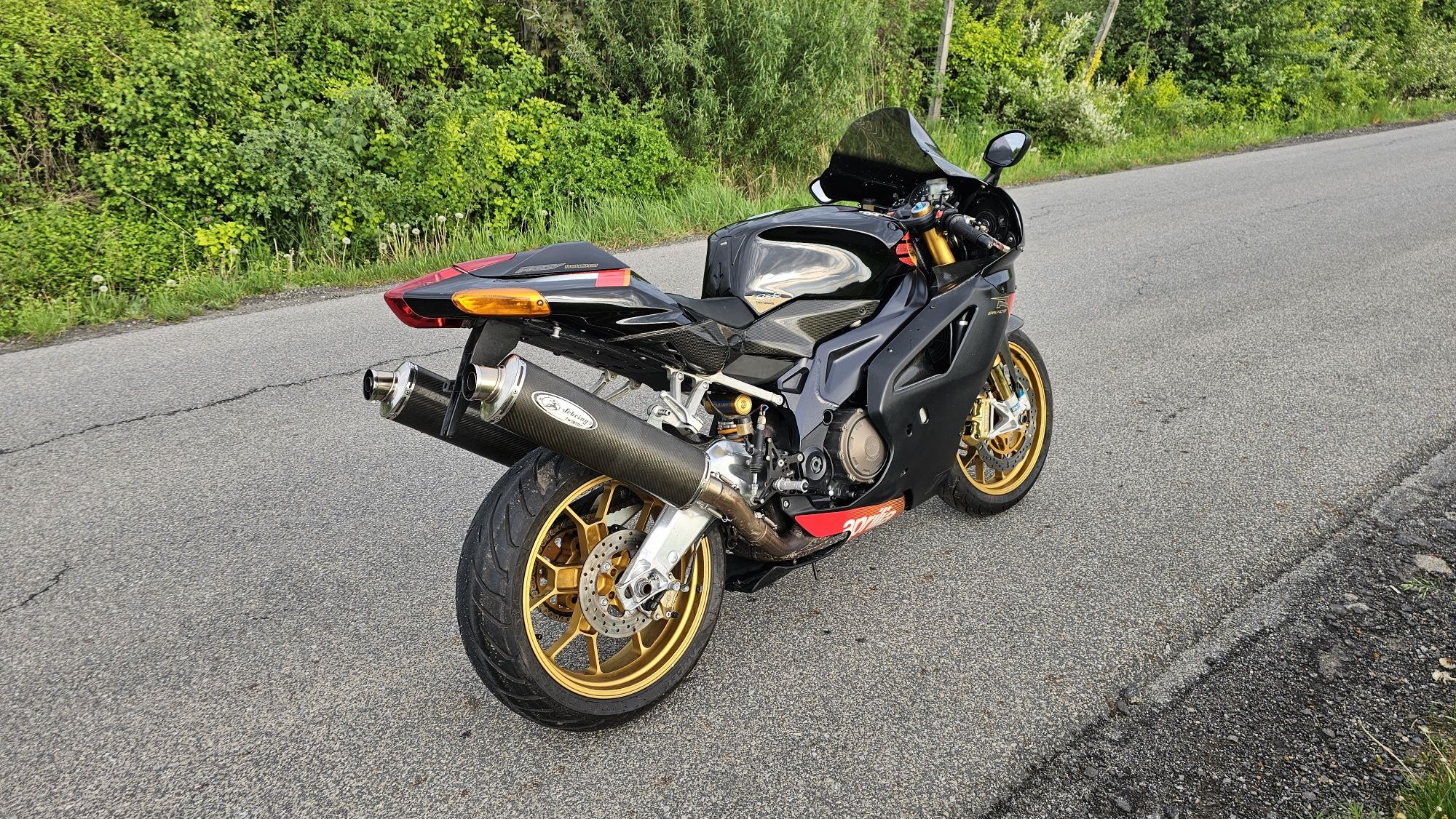 Aprilia RSV 1000 Factory rsv1000