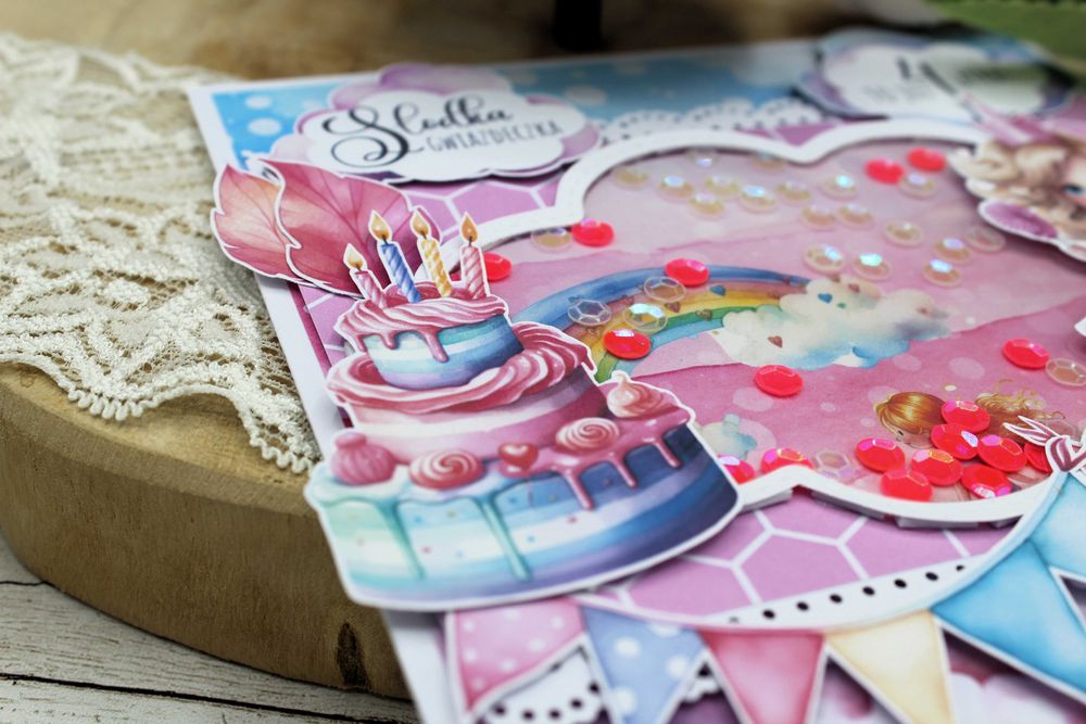 Urodzinowa kartka dla dziewczynki z przestrzennymi dekoracjami