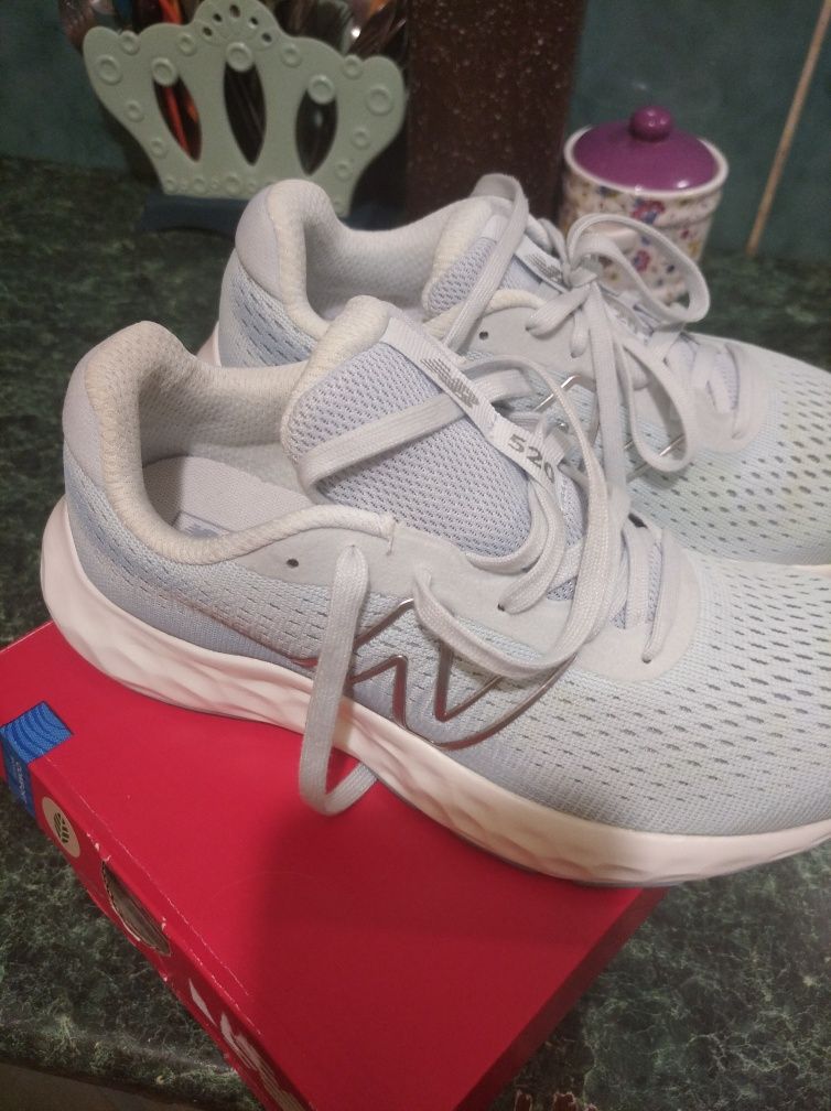 Красовкі,New Balance.