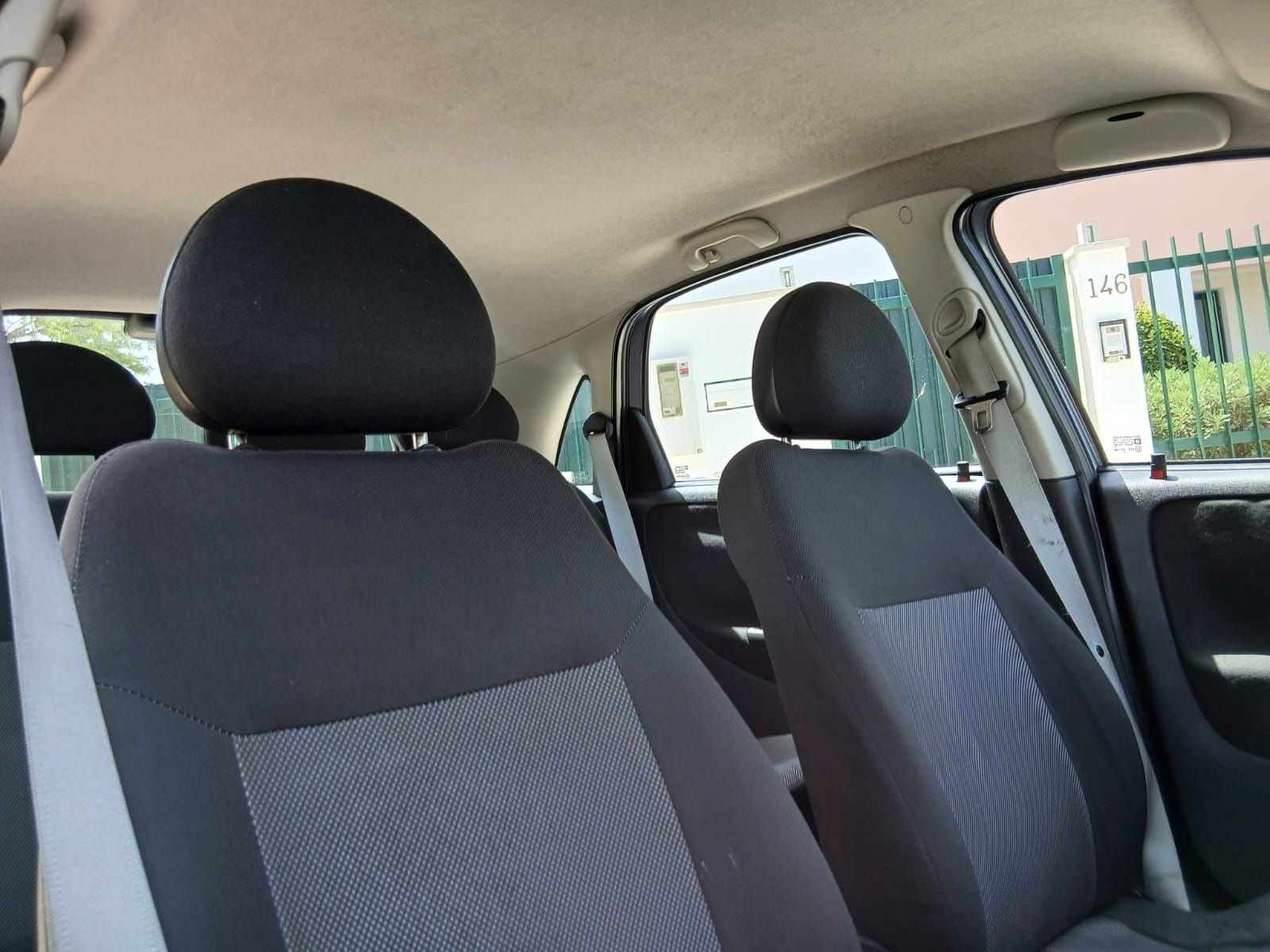 Vendo Opel Corsa 1.3 cdti a Diesel de 2006 com apenas 220 mil kms 
Est