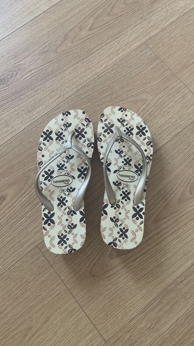 Havaianas salto alto