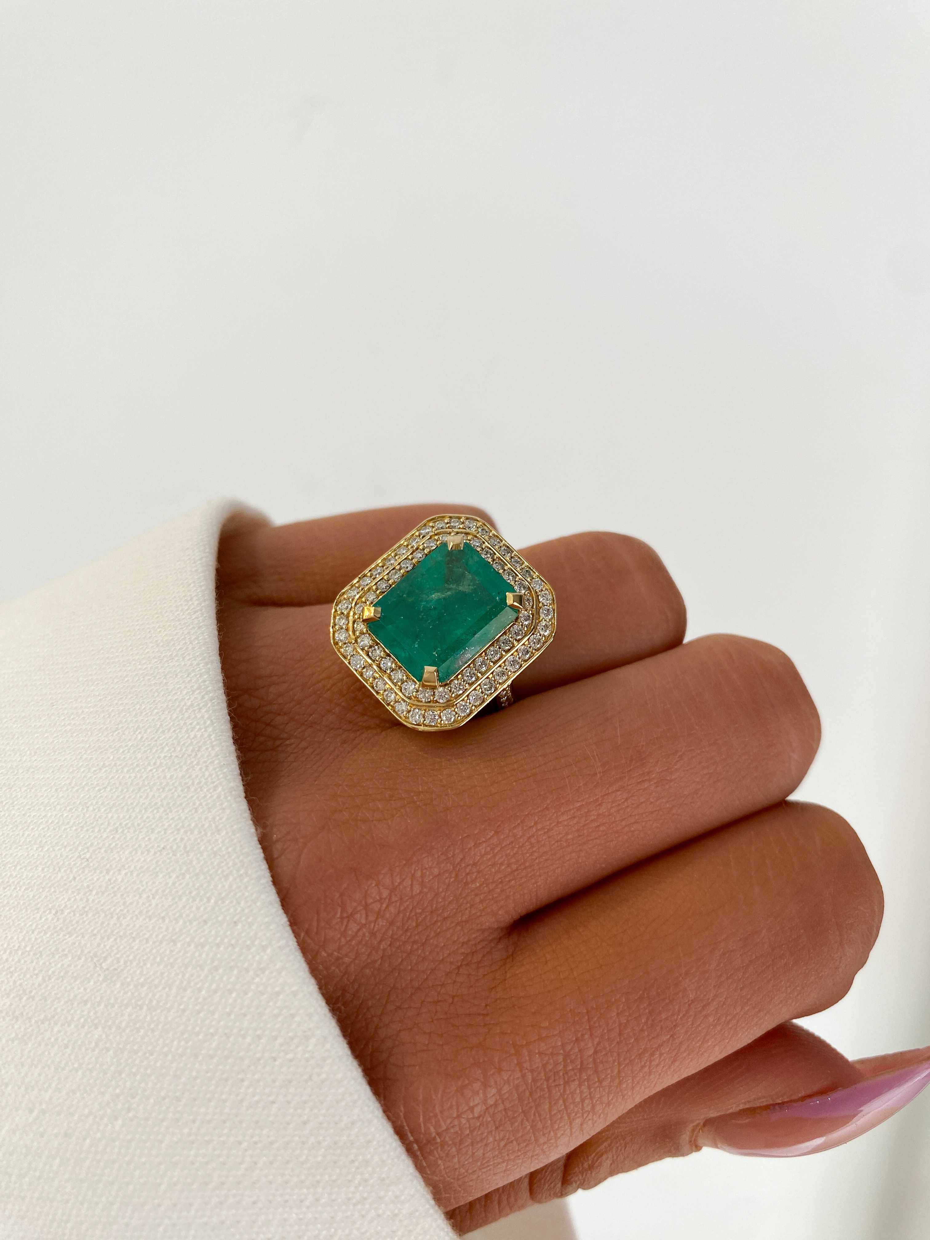 Pierścionek z naturalnym szmaragdem 5.00 ct i diamentami 0.84 ct