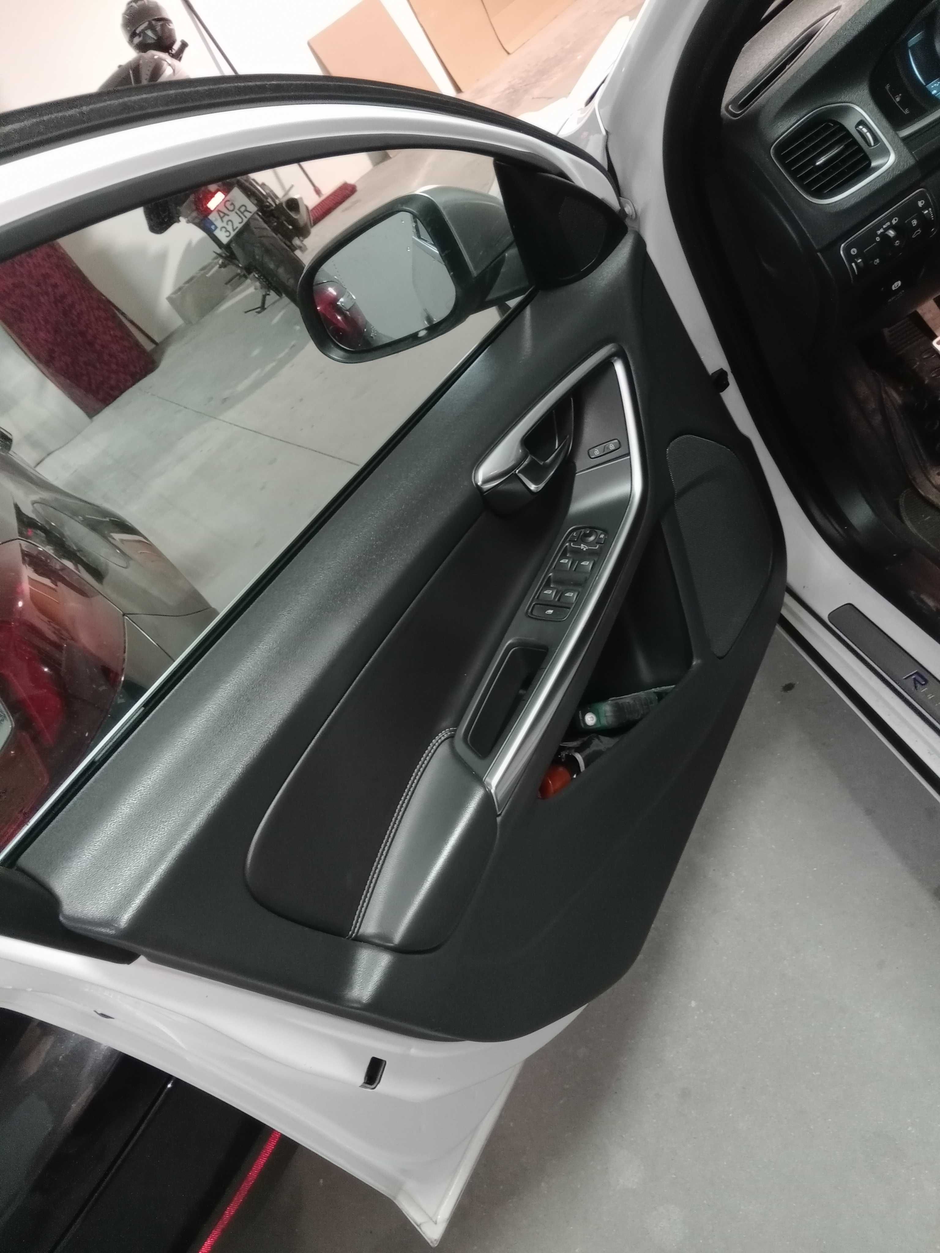 Volvo v60 R design D2 115cv 2014
