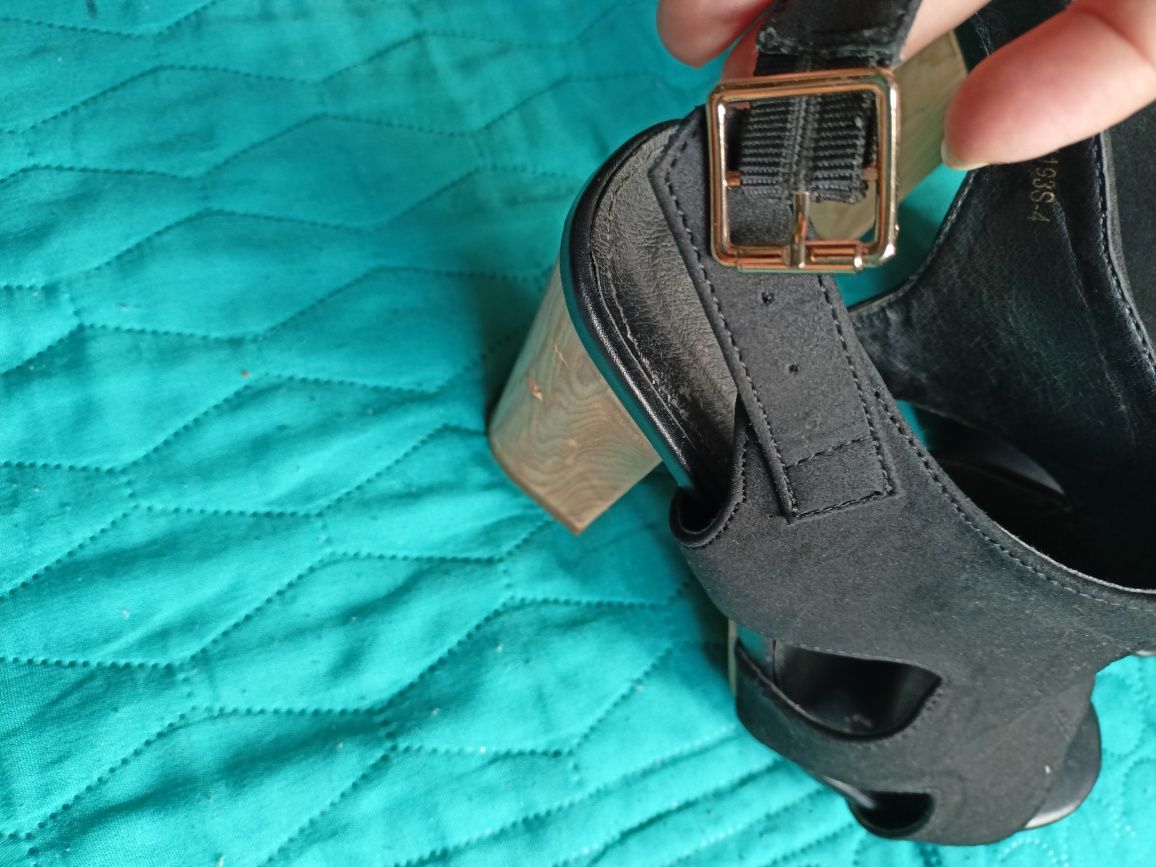 Buty sandały na obcasie