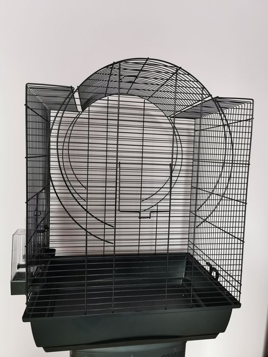 Klatka dla ptaków Emma czarna

Klatka wykonana z drutu malowanego pros