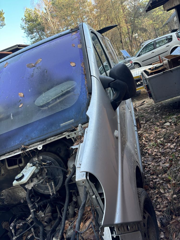 Szyba  czolowa renault trafik 2.5dci wszystko do tego modelu