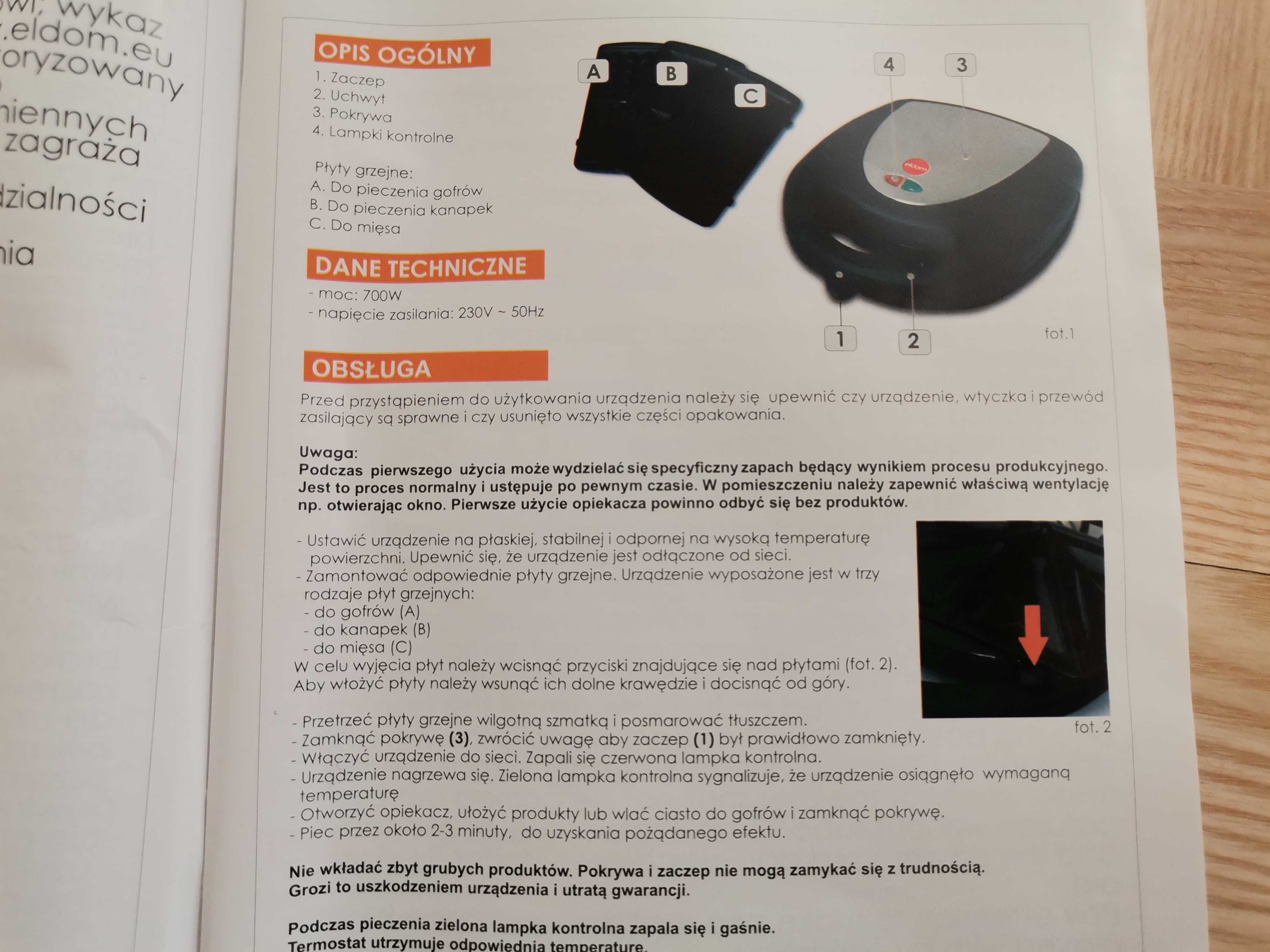 Płyty grzejne do gofrów i mięsa do opiekacza.