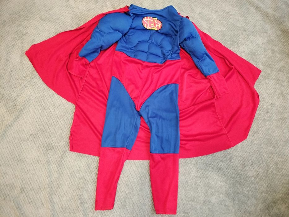 Strój superbohatera  z peleryną