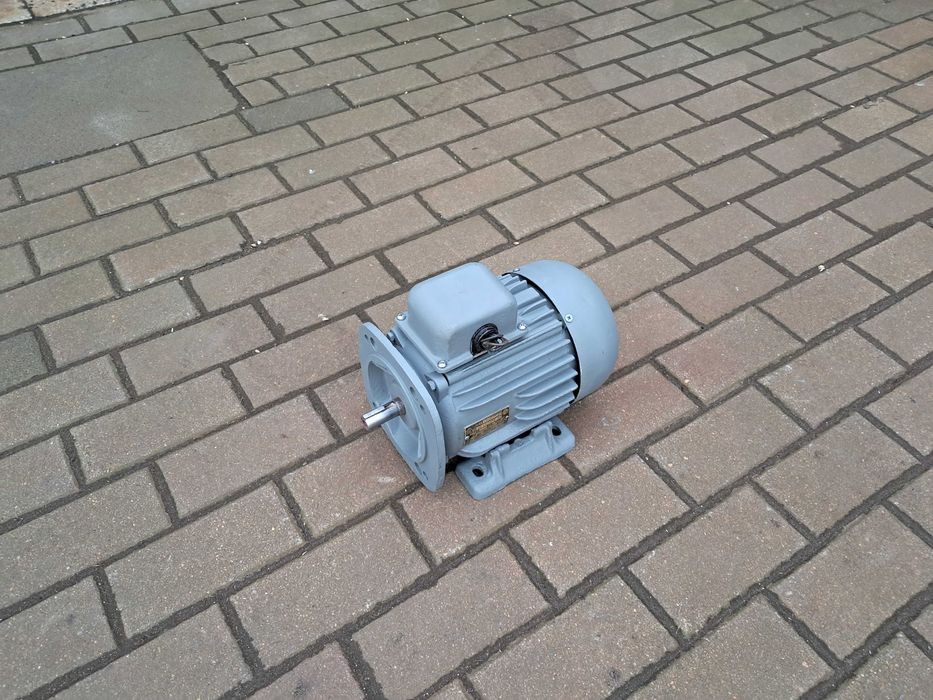 Silnik elektryczny wolnoobrotowy  0,4 kw  935 obrotów . Wysyłka