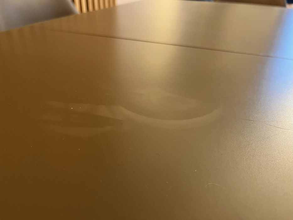 Szary stół i krzesła do salonu Agata Meble